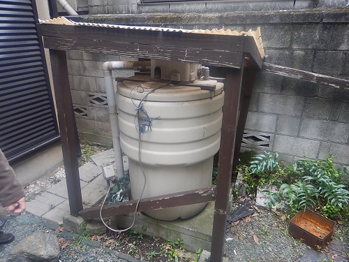 施工前：井戸ポンプ貯水槽