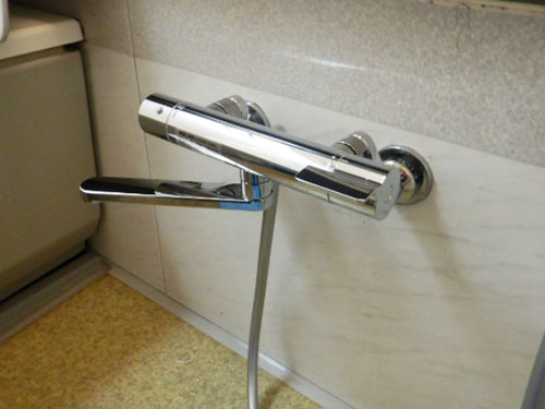 新しい水栓：TOTO　バスシャワー混合栓　品番：TBV03401J