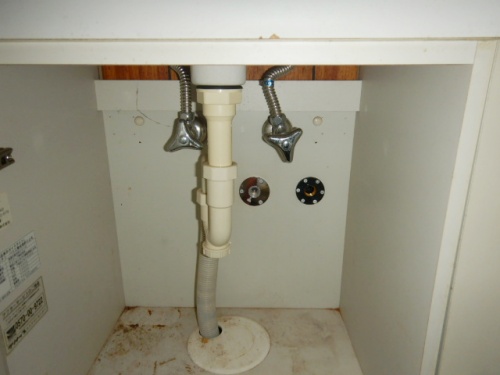 洗面水栓の給水・給湯管