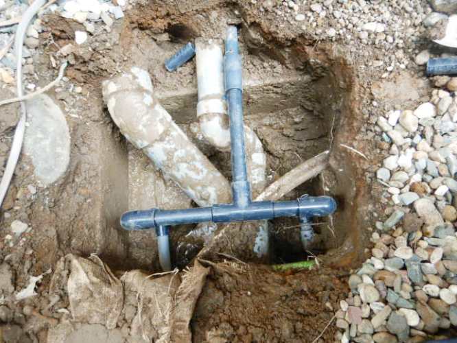 埋設給水管を一部改修