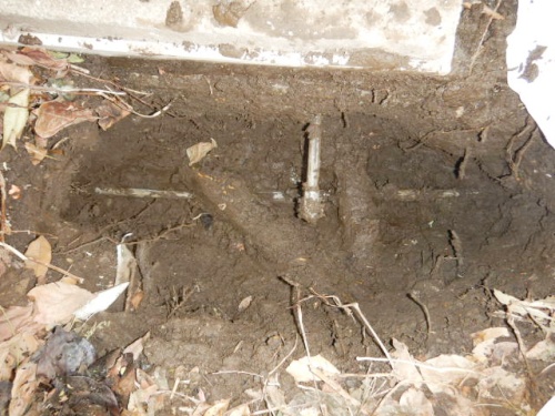 埋設給水管からの漏水を発見