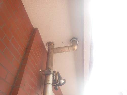 施工前　屋上からの雨水立管