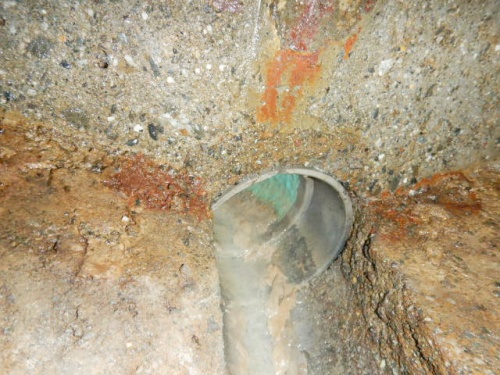 施工前　排水管接続部