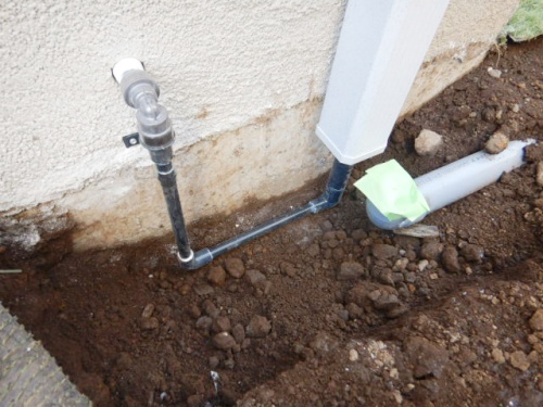 給水管を水栓柱へ接続