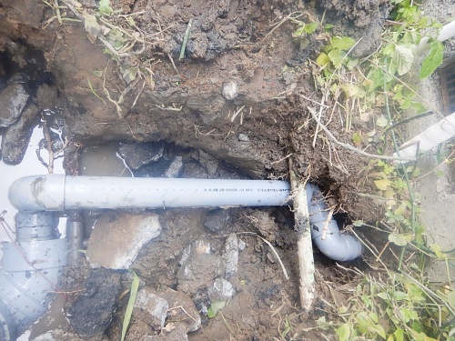 【施工後】新しい排水管の取付　勾配確認