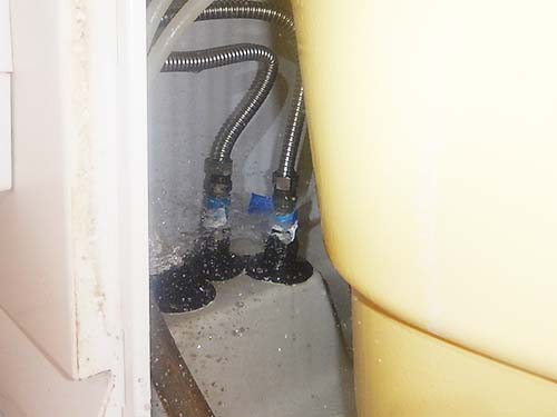 給水銅管から漏水