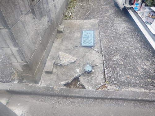 水道メーター周りのコンクリート破損
