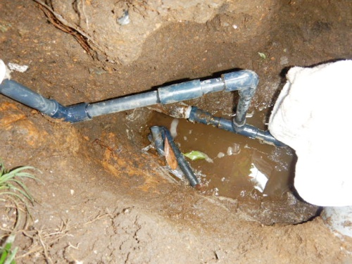 新しい給水管に交換