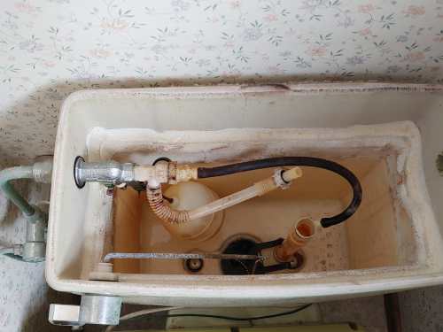 トイレタンク内部 施工前