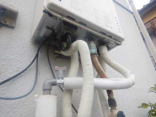給水継手および逆止弁付ボールバルブの取り付け