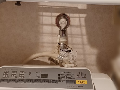 ドラム式の洗濯機を置くと水栓が
干渉してしまう